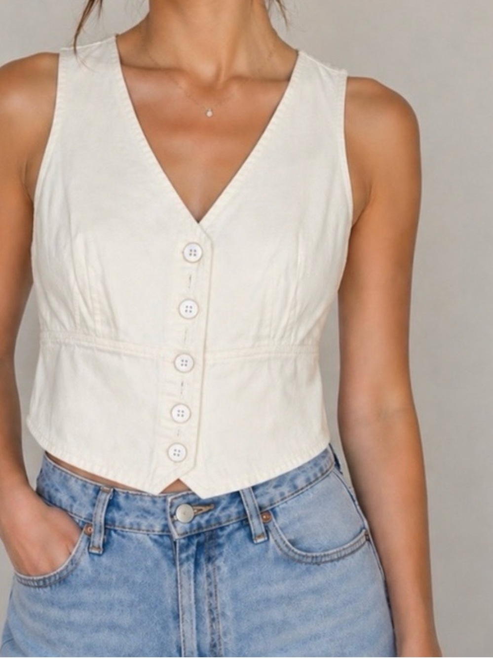 INTERMIX Vest crop in Cream